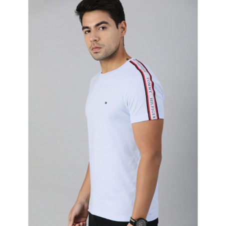 Men Solid Round Neck T-shirt with Side Stripes